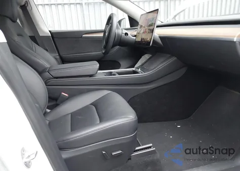 2023 Tesla Model Y Awd/Long Range Dual Motor All-Wheel Drive z USA, uszkodzony, nr VIN 7SAYGDEE6PA124988